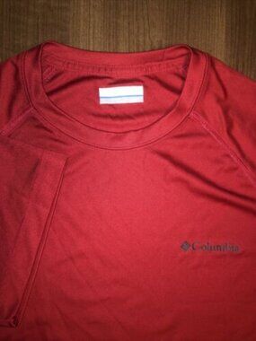 Columbia Men's T-Shirt Size Small Red Logo Casual Outdoors Solid Short Sleeve